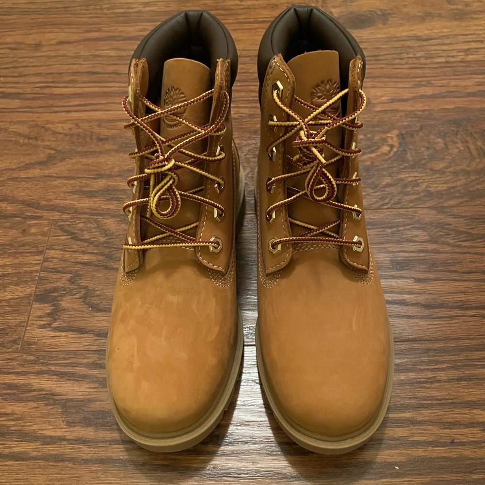 TIMBERLAND WOMEN’S LINDEN WOODS 6-INCH WATERPROOF BOOTS